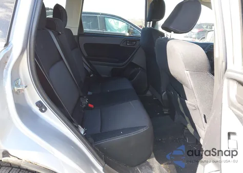 2015 Subaru Forester 2.5I Premium z USA, uszkodzony, nr VIN JF2SJADC5FH412992